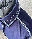 BLUSE MIT DURCHGEHENDEM REISSVERSCHLUSS, STRETCH, HEXA. NAVY, SWAROVSKI-KRISTALL
